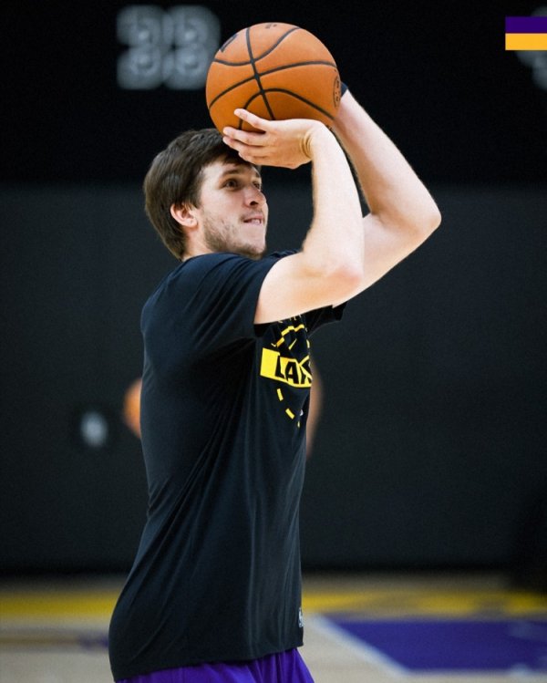 Mong chờ mùa mới! Lakers chính