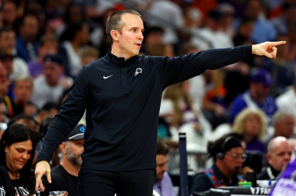 Dillon: Ott bận rộn ở văn phòn