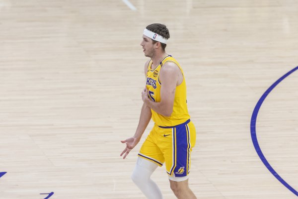 Reeves đạt 100+20+20 trong ba 