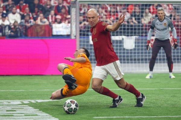Robben van Persie lại chuyển s