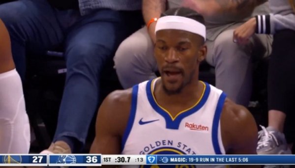 Hield mắc sai lầm khi bắt bóng