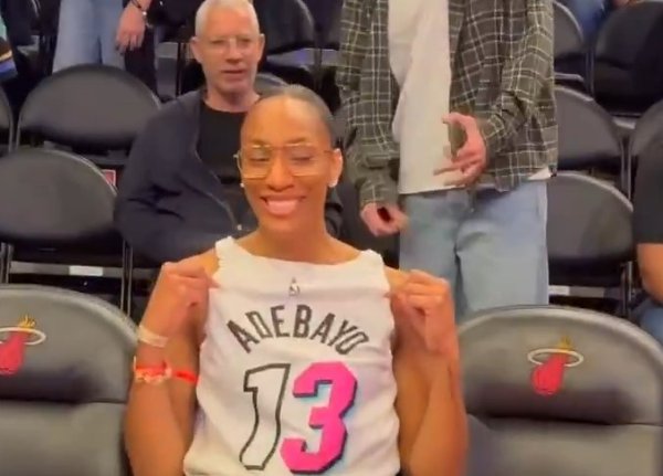 Tôi ghen tị với ngày của Reba!